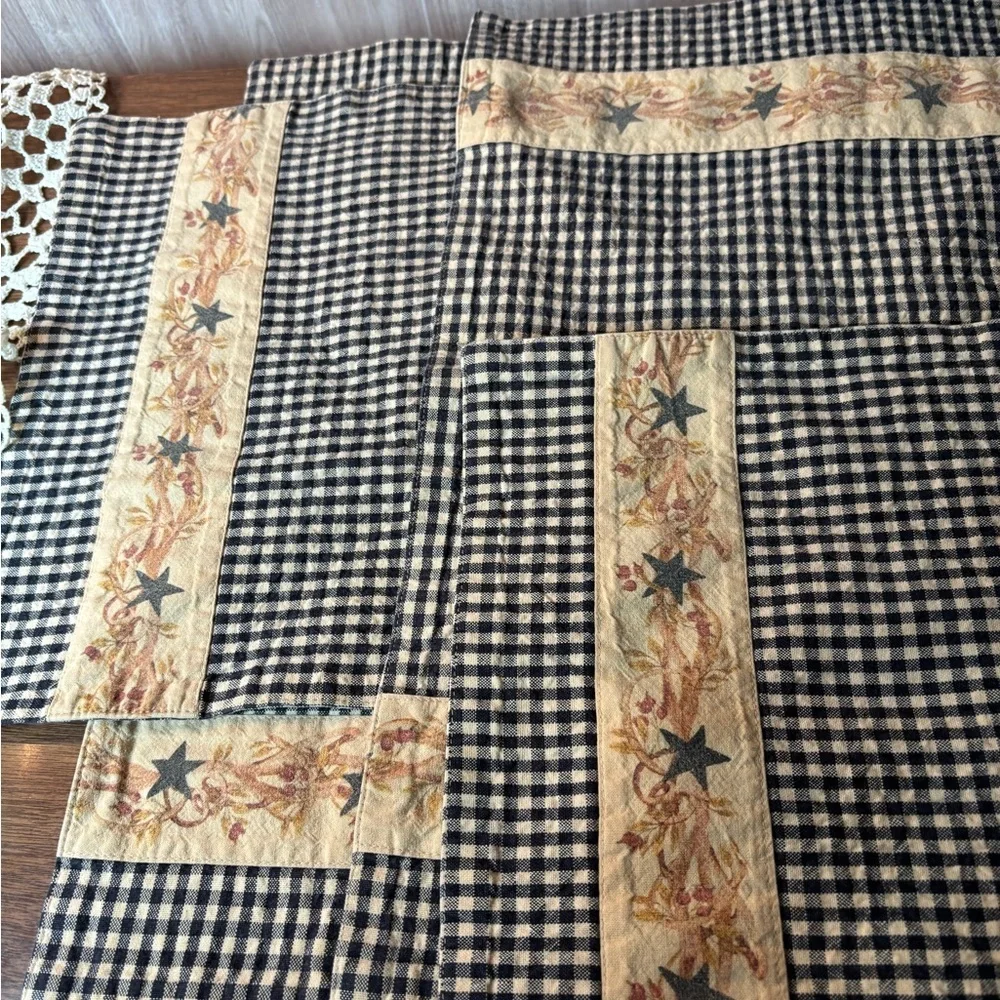 The Country House Collection Star & Vine Place Mat Navy and Cream Gingham